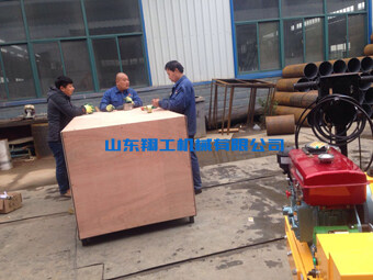 山東翔工機械小型壓路機發(fā)貨現(xiàn)場忙！